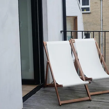 Design Met Zonnig Terras Bij Gravensteen * Gand