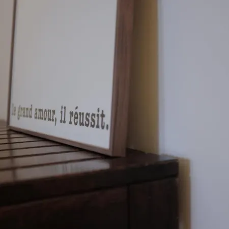 Design Met Zonnig Terras Bij Gravensteen * Gand