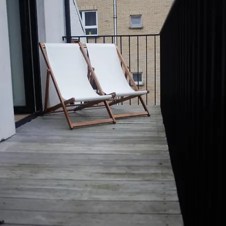 Design Met Zonnig Terras Bij Gravensteen Apartment