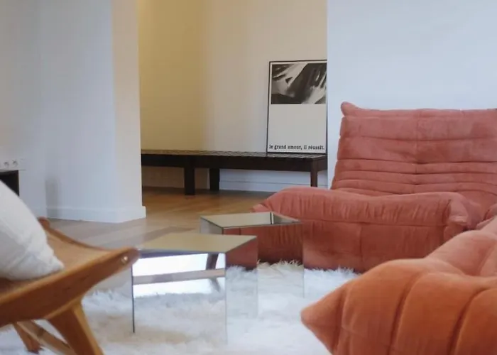 Design Met Zonnig Terras Bij Gravensteen * Гент