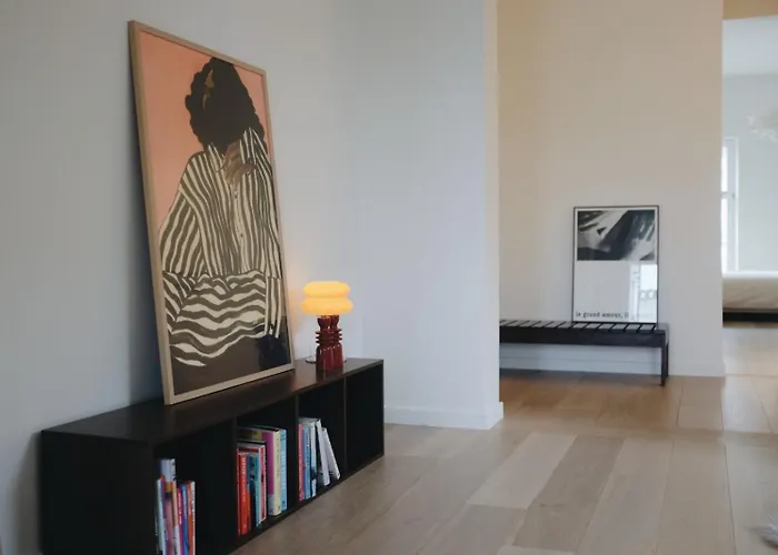 Design Met Zonnig Terras Bij Gravensteen Гент